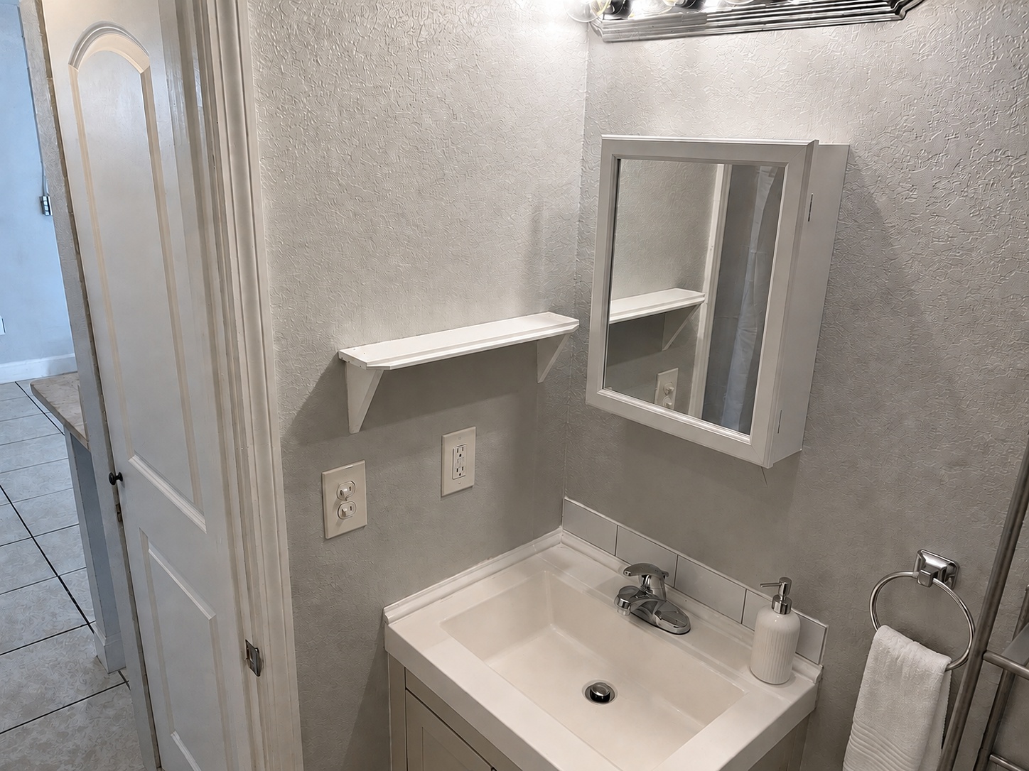 Bathroom vanity